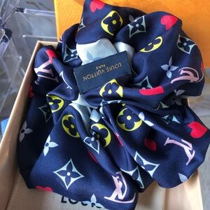 Louis Vuitton pure silk Scrunchy